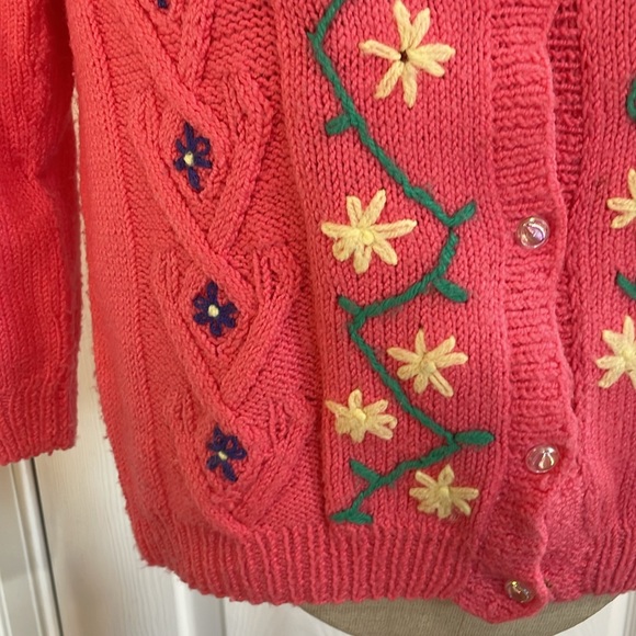 Hand knit embroidered floral cardigan sweater pink handcrafted women’s size M - Picture 9 of 16